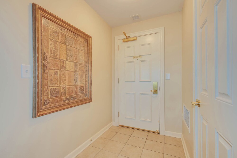 Luxury 2BR Oceanview 11th Floor WITH POOL PASSES! New Furniture Just In!