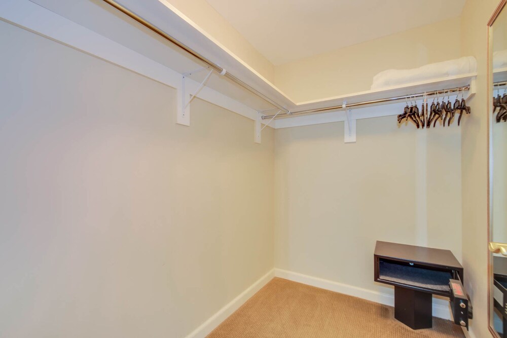 Luxury 2BR Oceanview 11th Floor WITH POOL PASSES! New Furniture Just In!