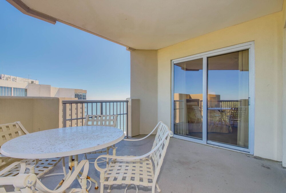 Luxury 2BR Oceanview 11th Floor WITH POOL PASSES! New Furniture Just In!