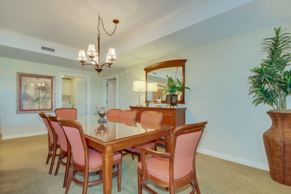 Luxury 2BR Oceanview 11th Floor WITH POOL PASSES! New Furniture Just In!