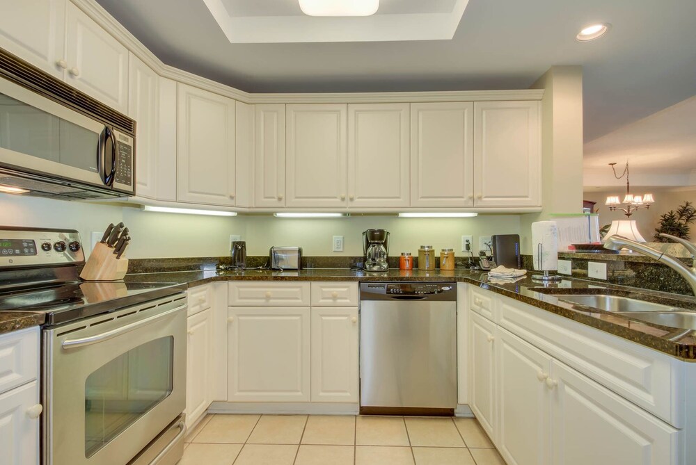 Luxury 2BR Oceanview 11th Floor WITH POOL PASSES! New Furniture Just In!