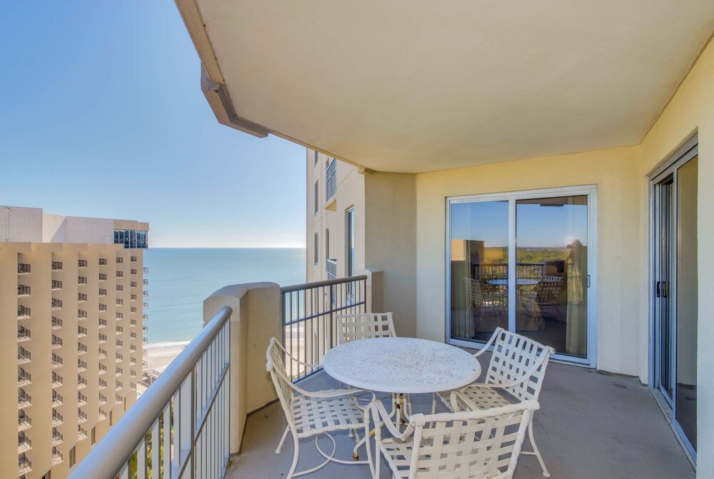 Luxury 2BR Oceanview 11th Floor WITH POOL PASSES! New Furniture Just In!