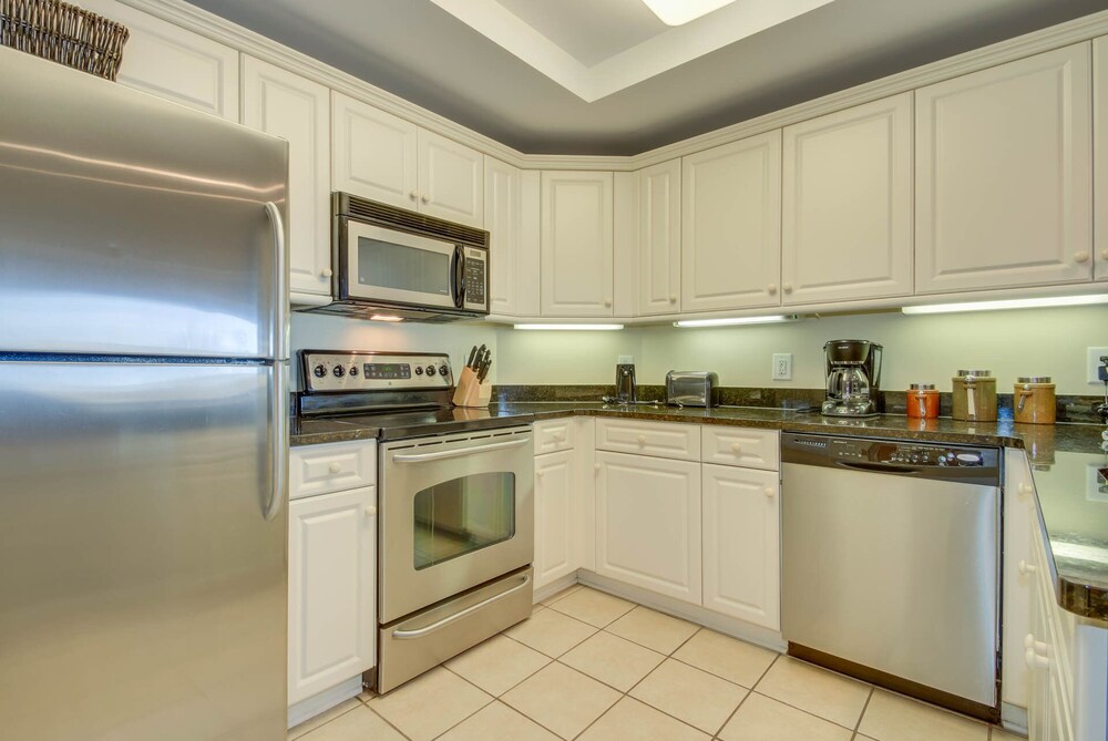 Luxury 2BR Oceanview 11th Floor WITH POOL PASSES! New Furniture Just In!