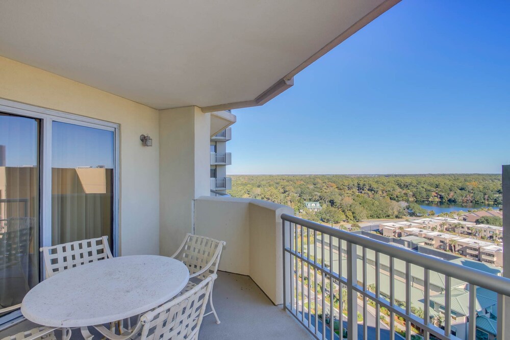 Luxury 2BR Oceanview 11th Floor WITH POOL PASSES! New Furniture Just In!