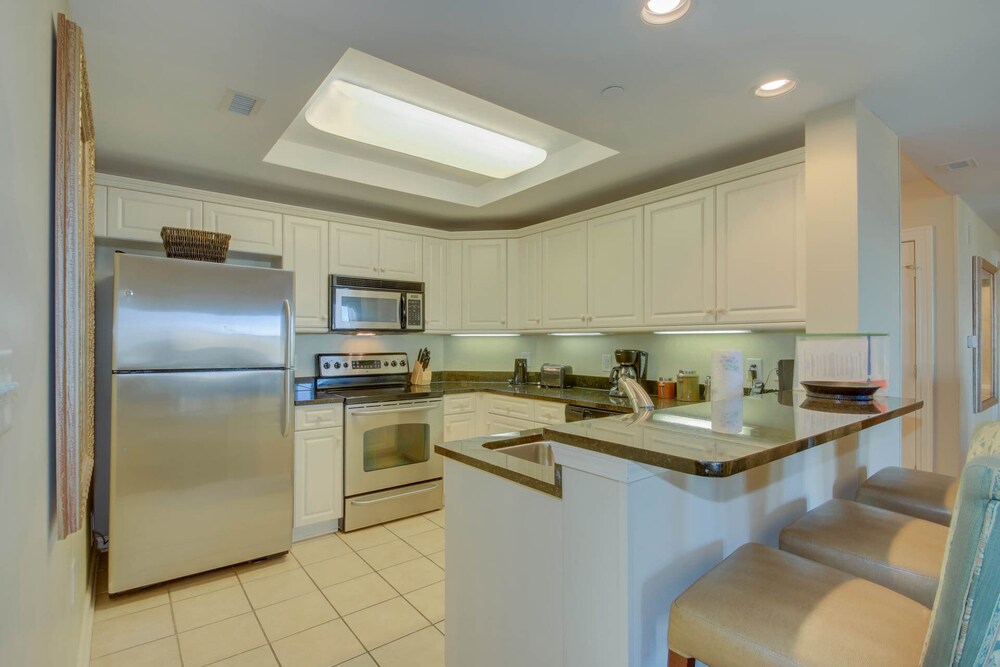 Luxury 2BR Oceanview 11th Floor WITH POOL PASSES! New Furniture Just In!