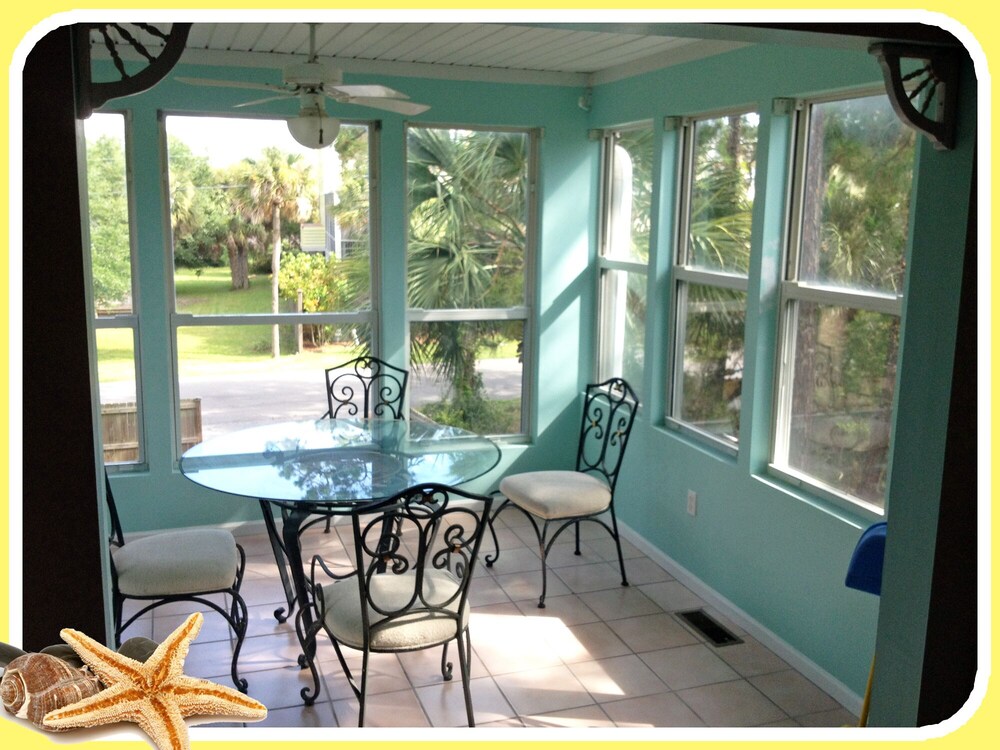 Newly Renovated, finished 3/10!~ Dog Friendly ~ Close to beach and Center Street