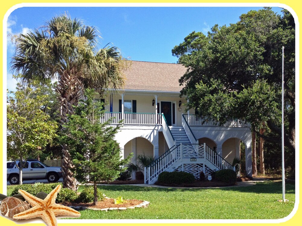 Newly Renovated, finished 3/10!~ Dog Friendly ~ Close to beach and Center Street