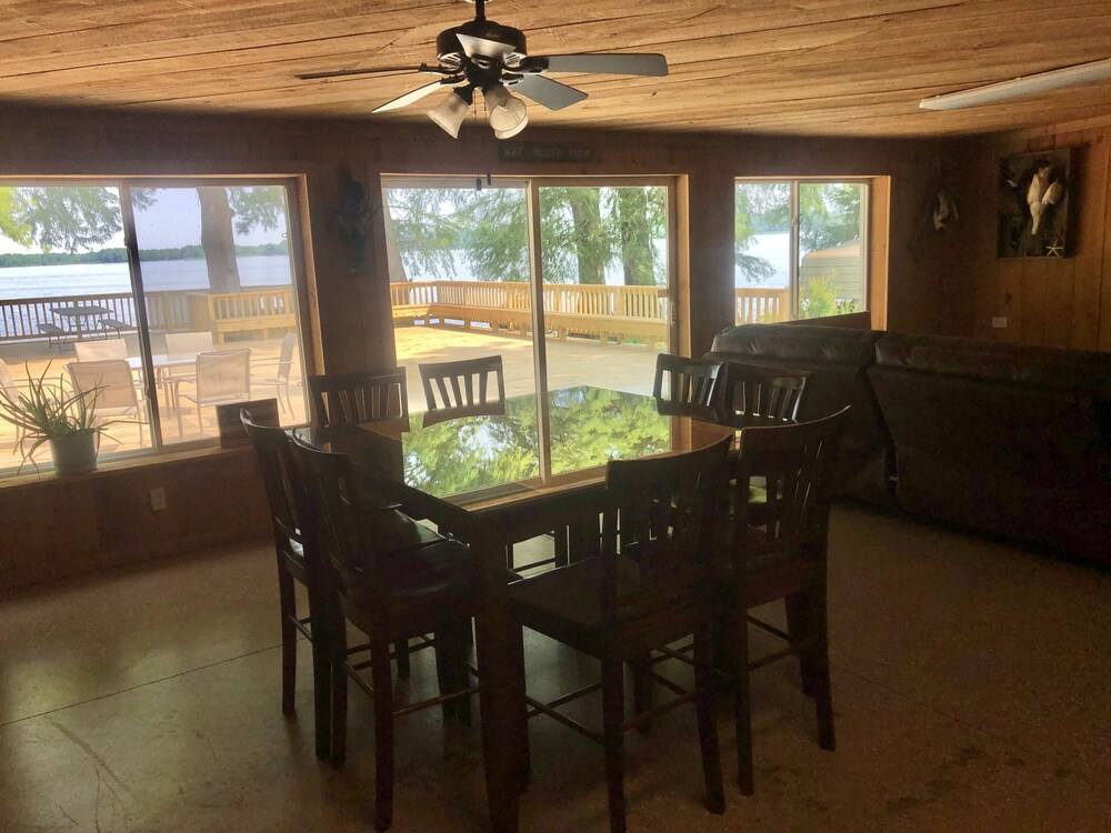 The Nicest Place on Reelfoot Lake for a Group of Family or Friends in Hornbeak Best Rates