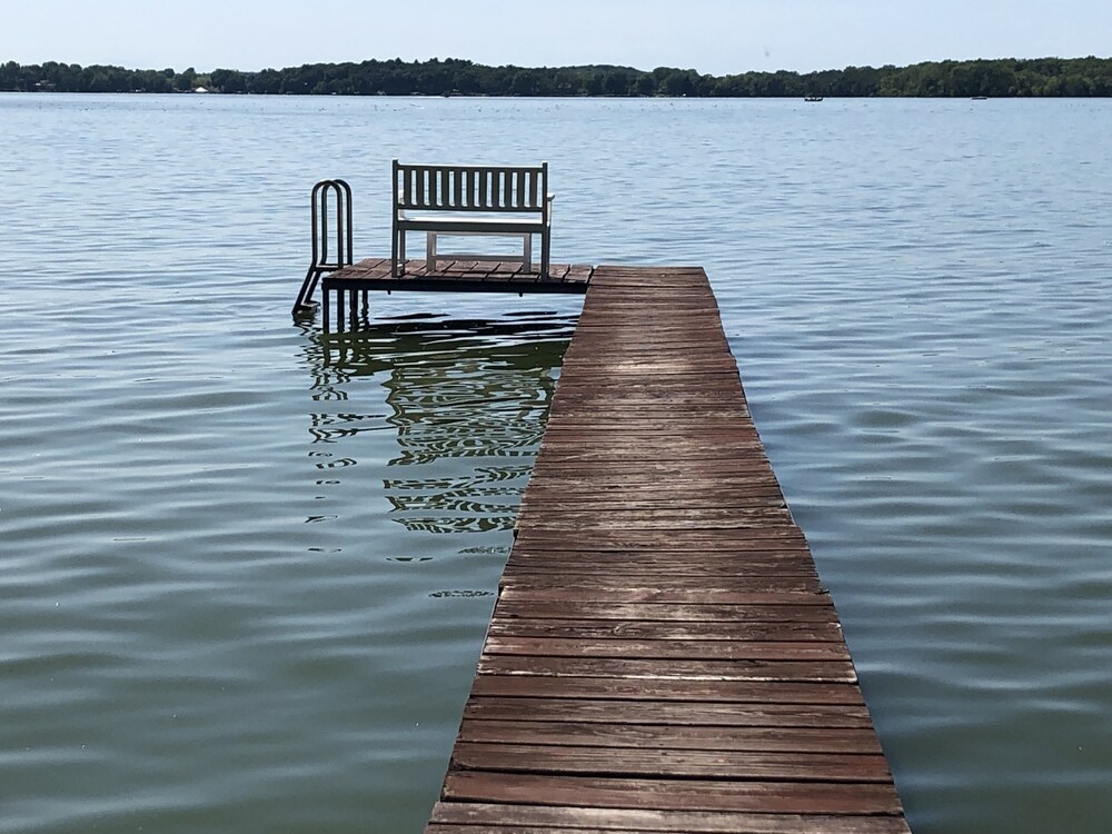 Madison & ~UW~-Madison Area Lakefront Home