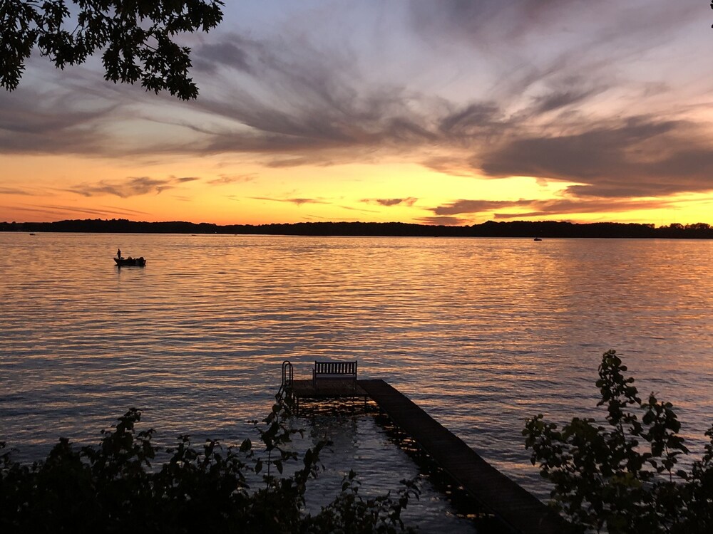 Madison & ~UW~-Madison Area Lakefront Home