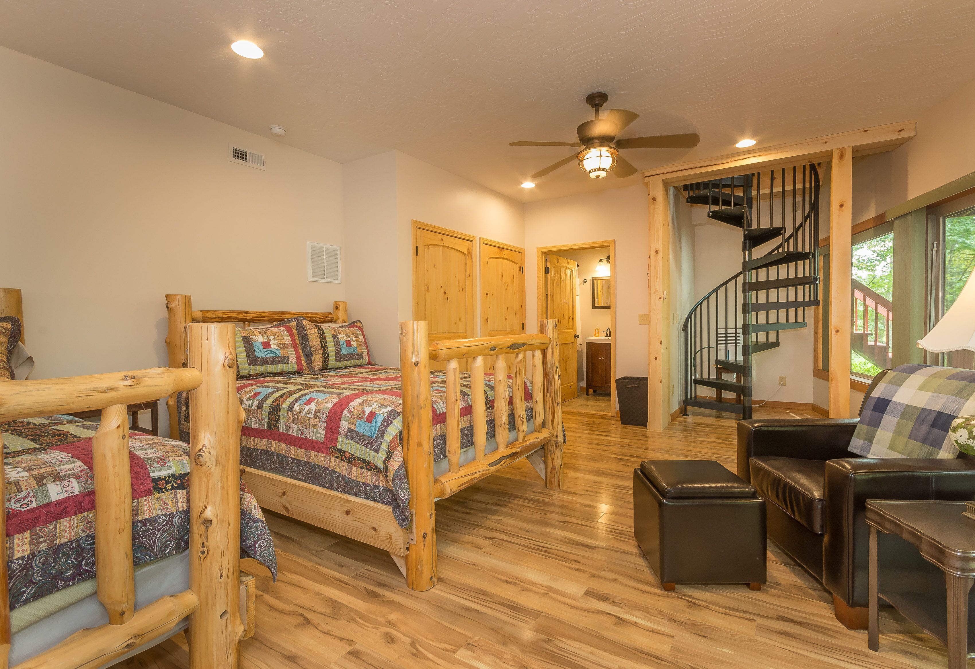 Cabin - Boat Slip/Fire Pit/Wifi/Roku/Golf Course/20 mins LaFollette Trailhead #2 in Caryville, United States