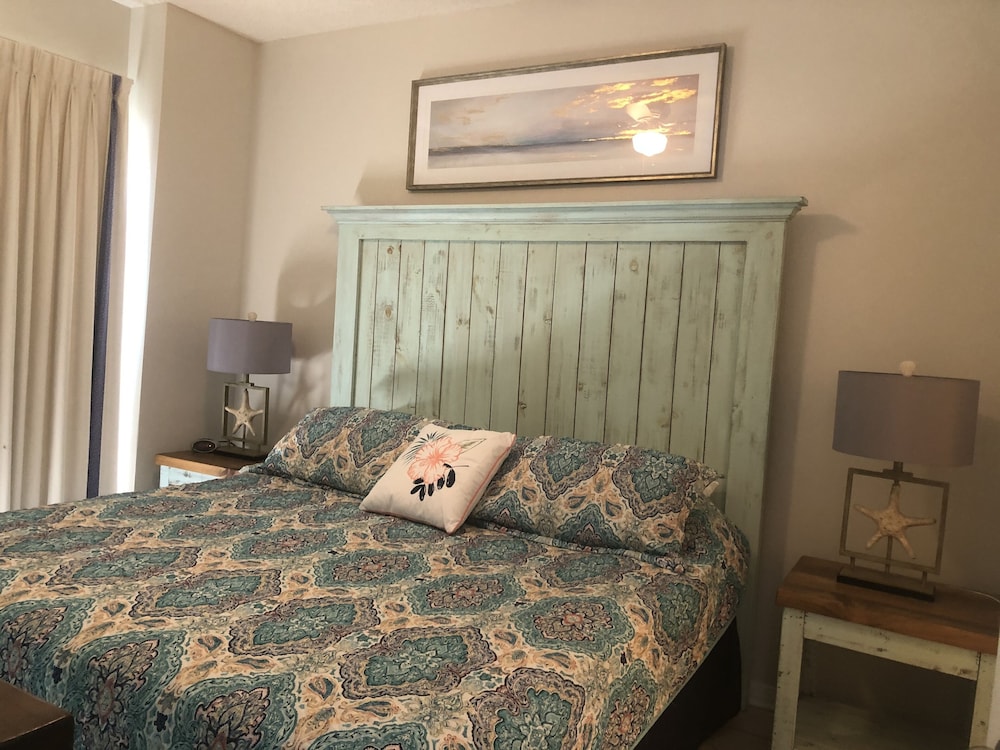 Tidewater 2nd FloorAwesome Gulf Front 3BR Indoor & Outdoor Pools