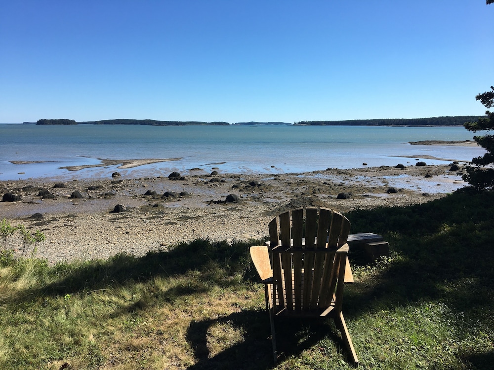 Oceanfront Cottage in Downeast Maine with solar power Two Jetties