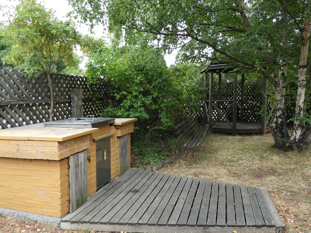 BBQ/picnic area, Somerset Caravan Park