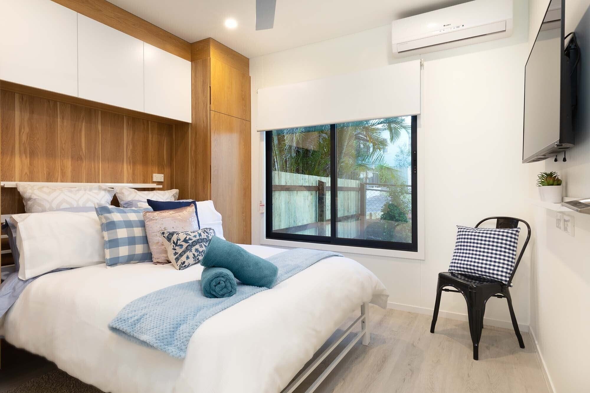 Soak up the Calm of this Creatively Modular Home / Shipping Container