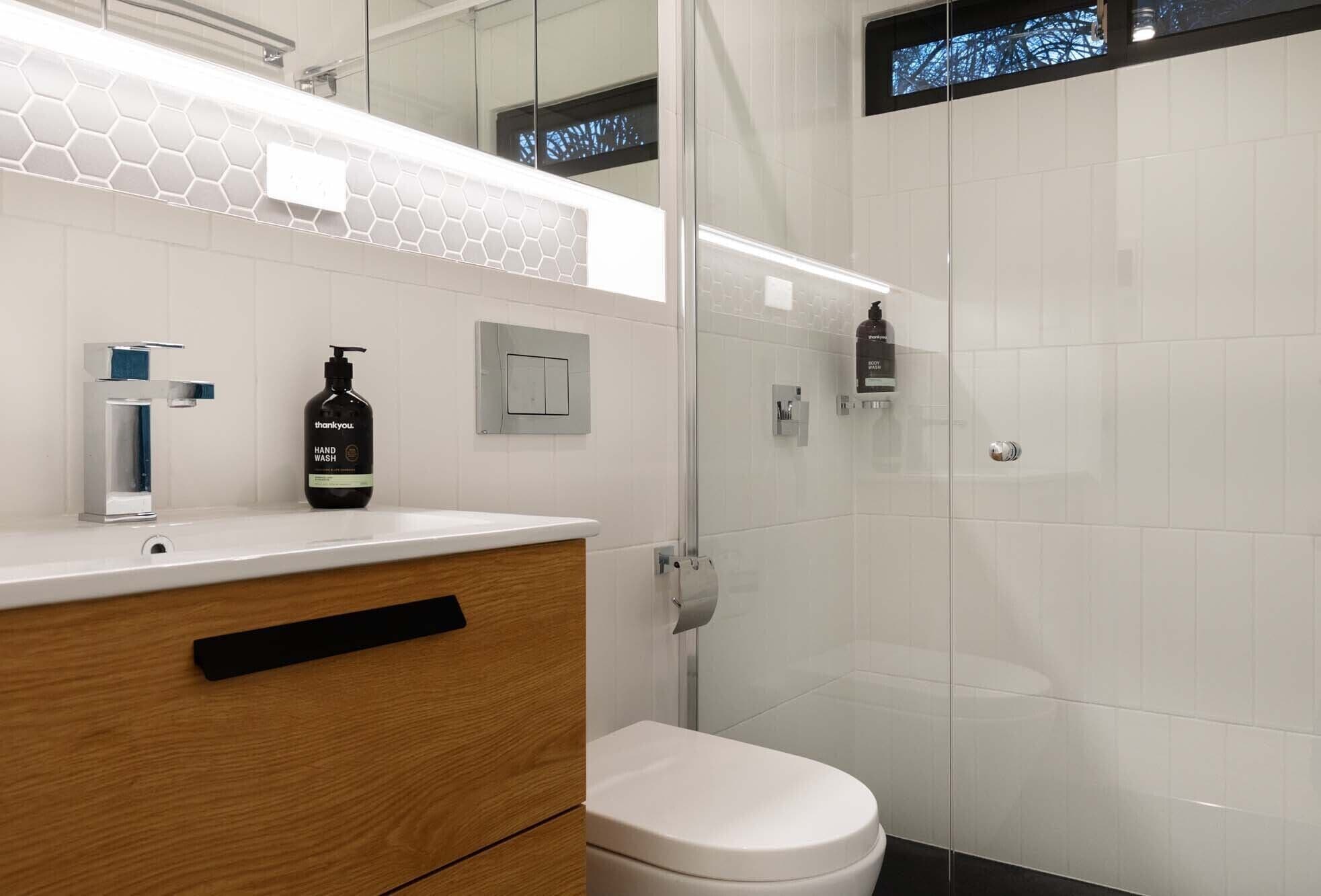 Soak up the Calm of this Creatively Modular Home / Shipping Container