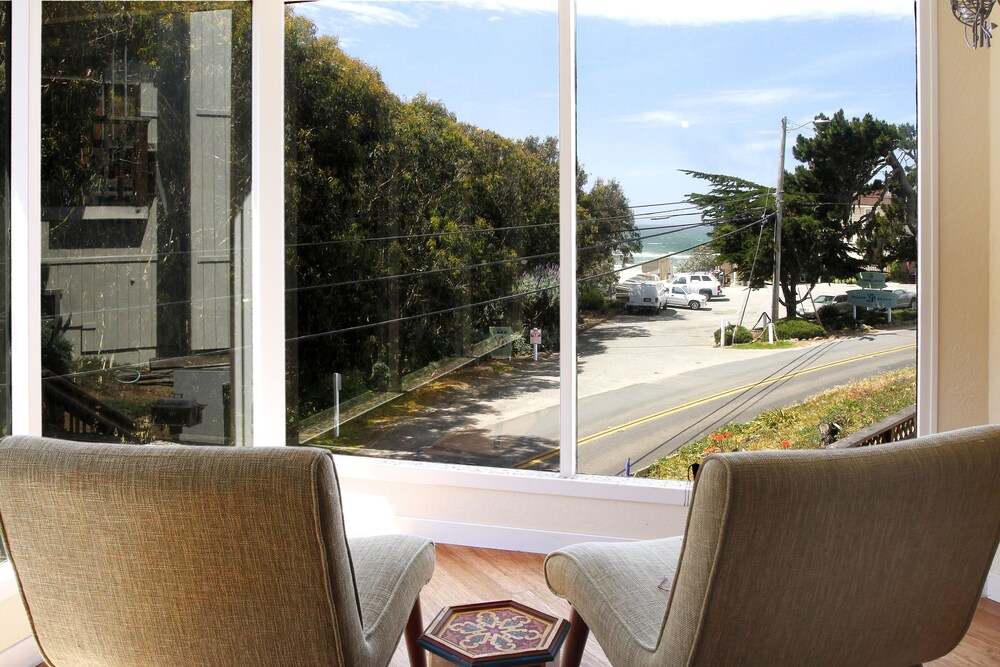 Short walk to the beach, store and cafe