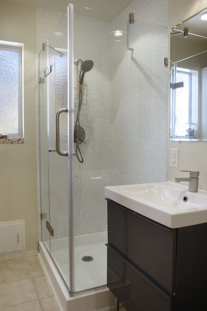 Short  walk to the beach, store and cafe