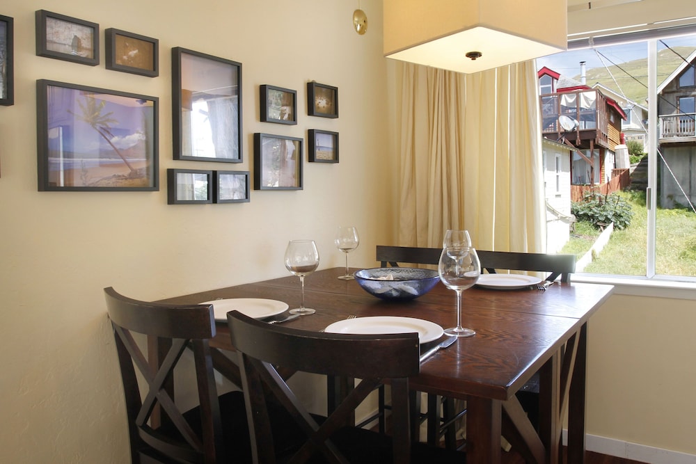 Short walk to the beach, store and cafe