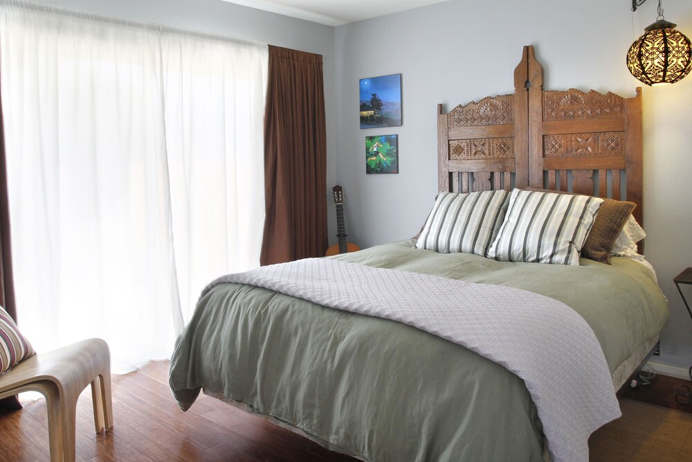 Short  walk to the beach, store and cafe