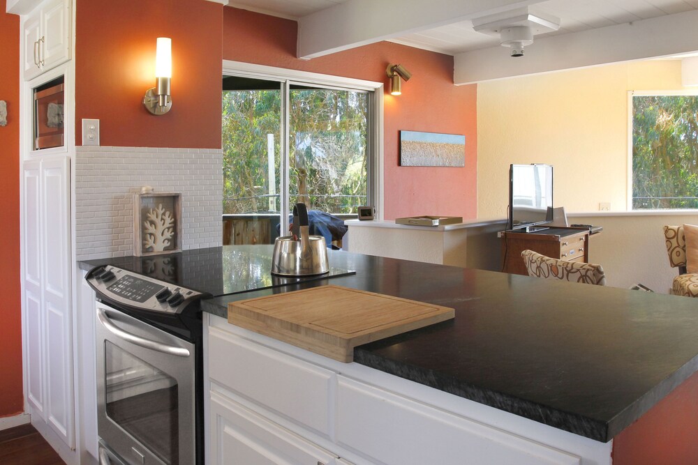 Short walk to the beach, store and cafe