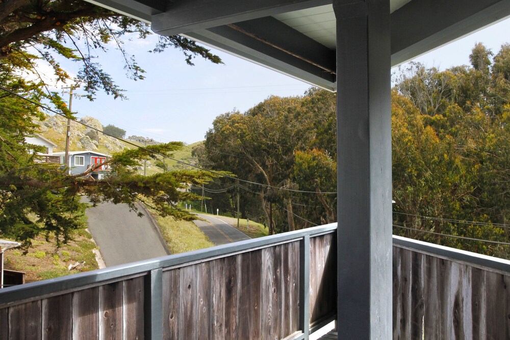 Short walk to the beach, store and cafe