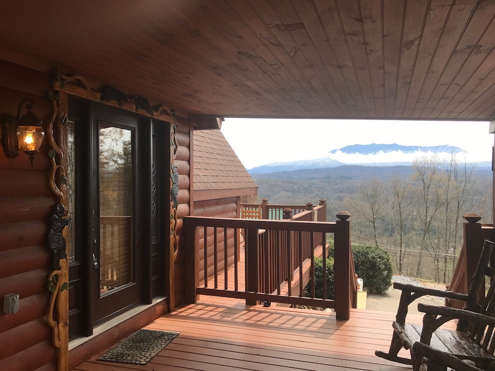 Chalet With 360 Views Through Wall Of Glass 7 Minutes From