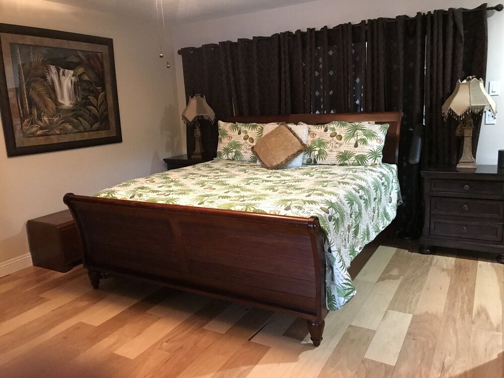 WE'RE OPEN AND IT'S SUNNY! INCREDIBLE VACATION HOME NEAR BEACHES AND