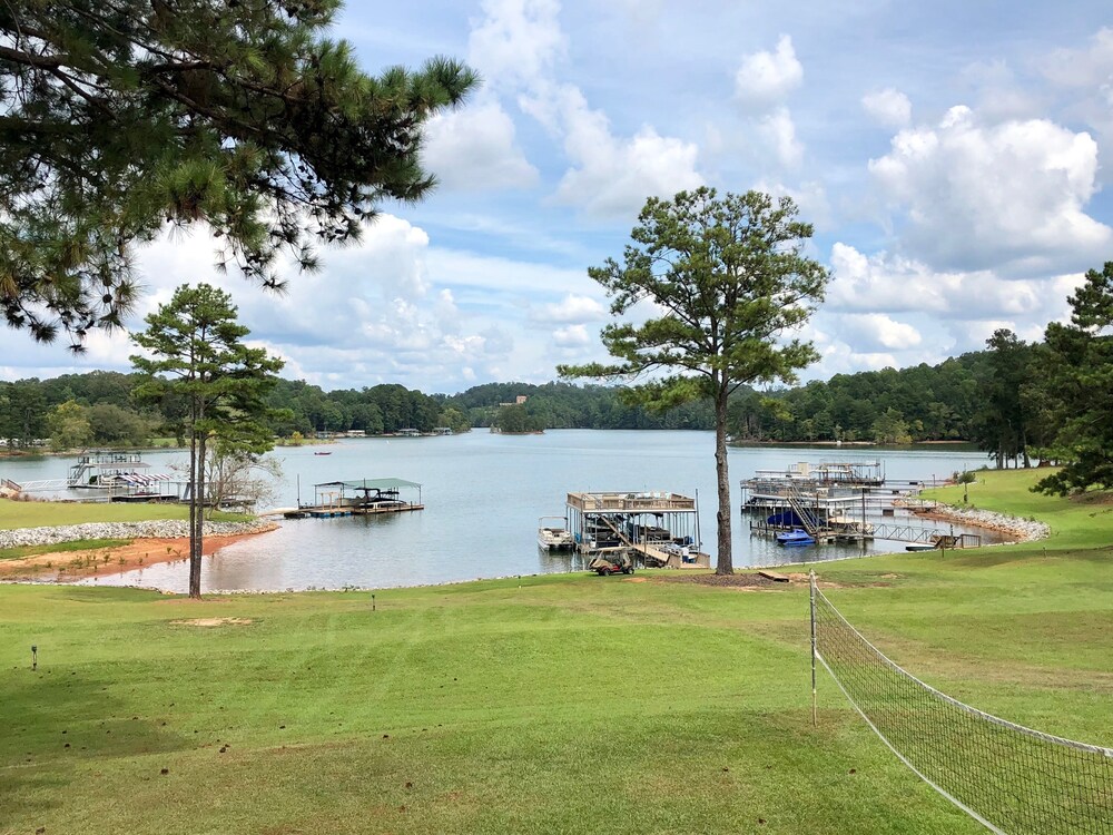 LUXURIOUS LAKEFRONT HOME, UNOBSTRUCTED VIEWS OF LAKE LANIER, NEAR
