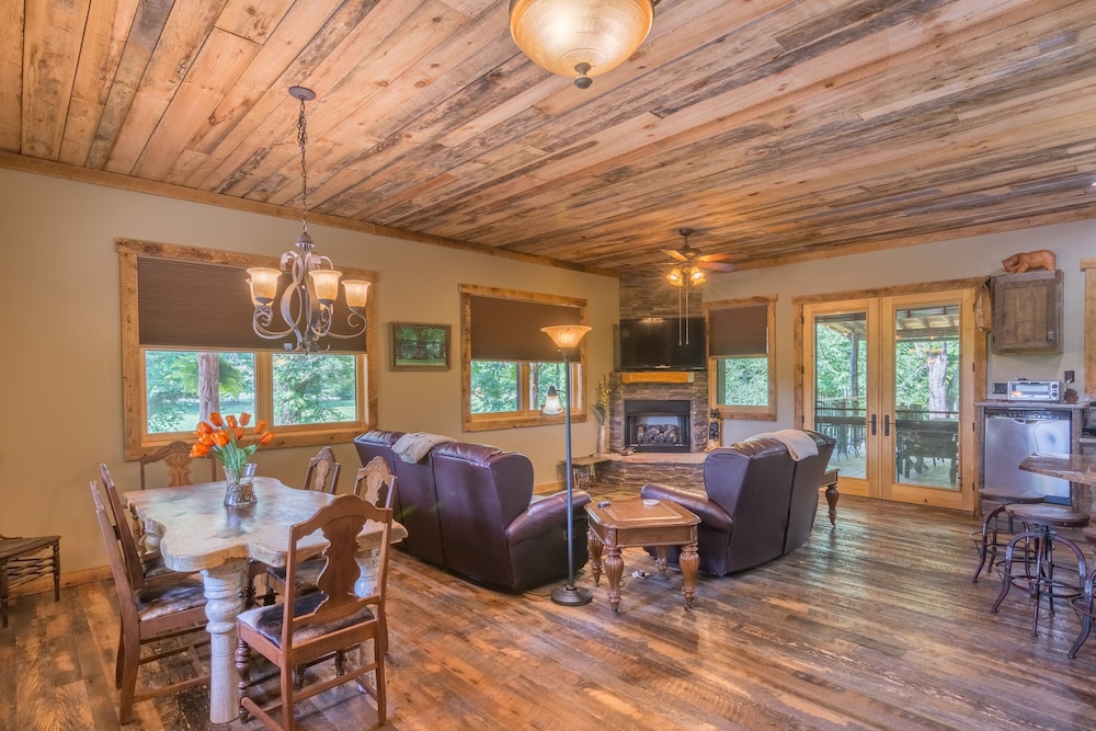 Watauga River Cabins Cedar Cabin in Johnson City Best Rates & Deals