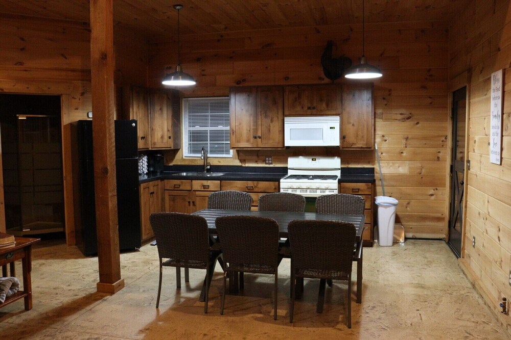 Family Friendly Barndominium in Amish Country (Sleeps 8)