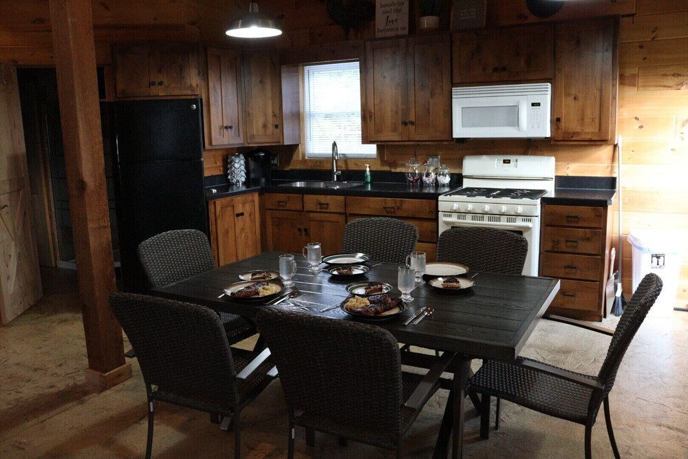 Family Friendly Barndominium in Amish Country (Sleeps 8)