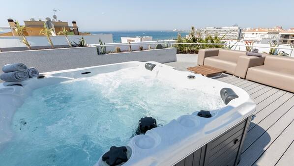 Bain à remous extérieur