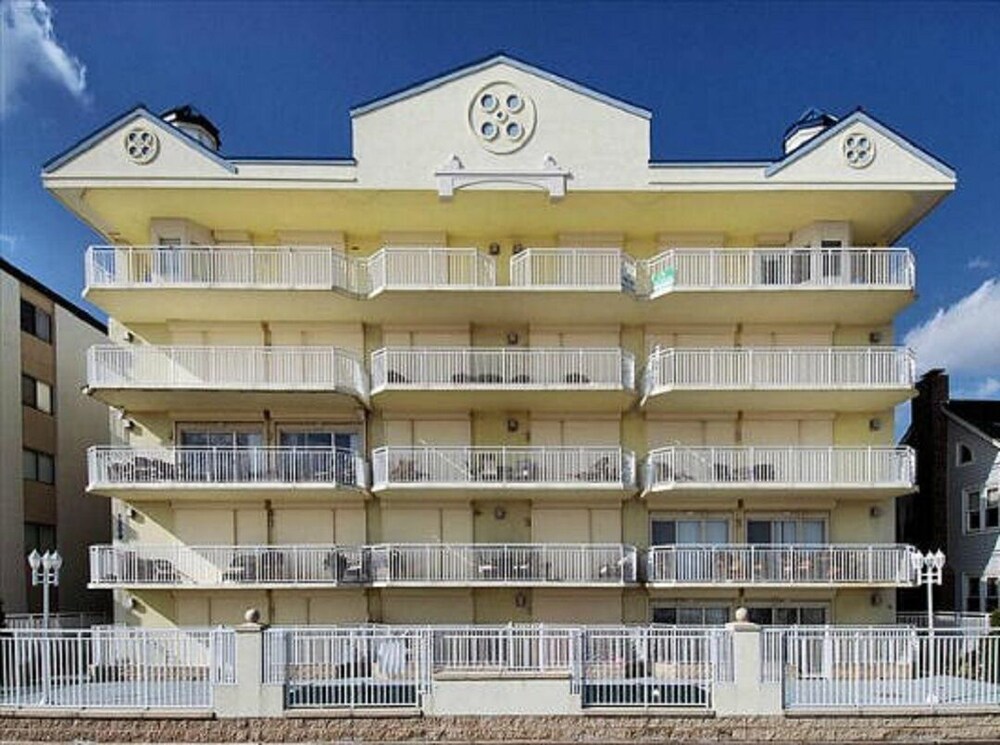 Welcome to Wonderful ~ 3br Ocean front condo at 12th & Boardwalk 