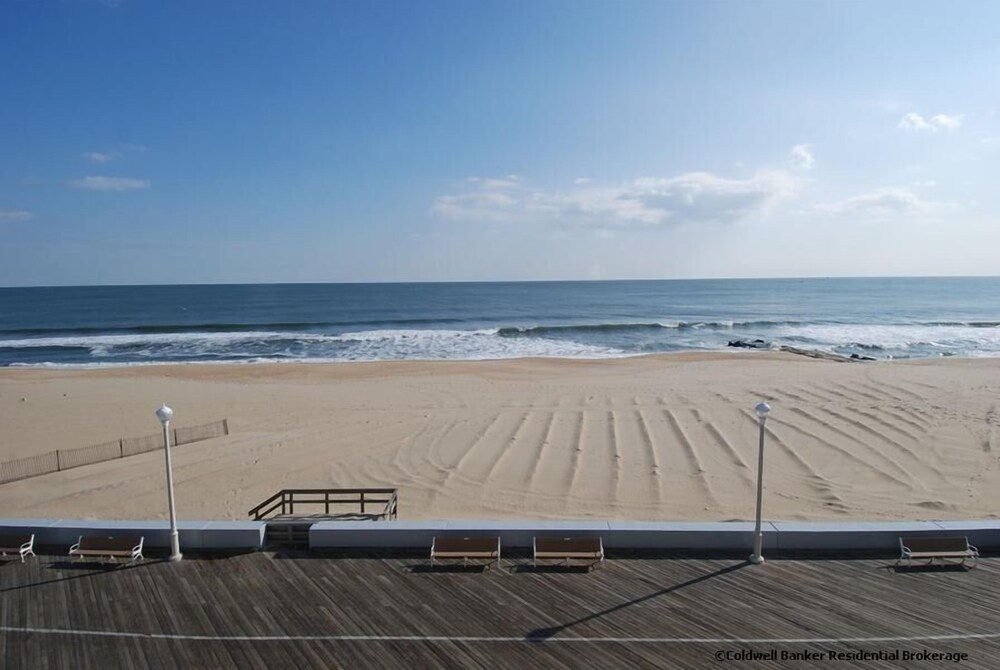 Welcome to Wonderful ~ 3br Ocean front condo at 12th & Boardwalk 