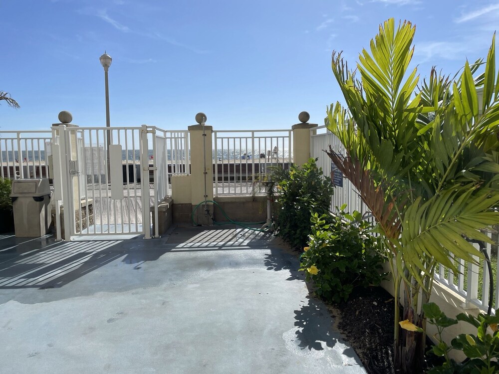 Welcome to Wonderful ~ 3br Ocean front condo at 12th & Boardwalk 