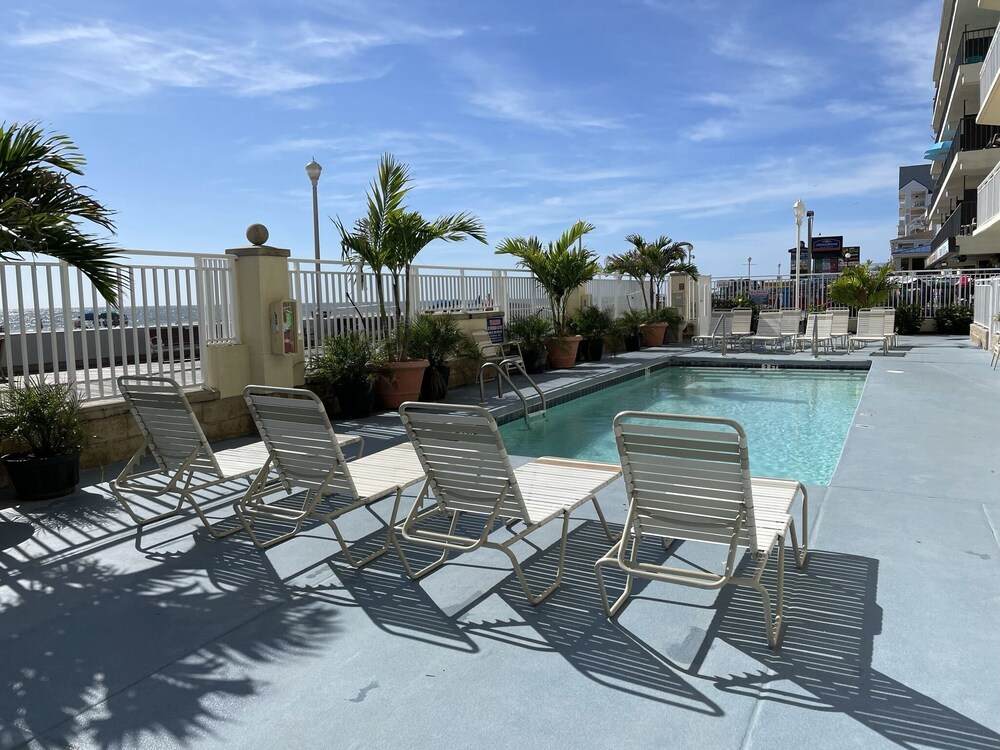 Welcome to Wonderful ~ 3br Ocean front condo at 12th & Boardwalk 