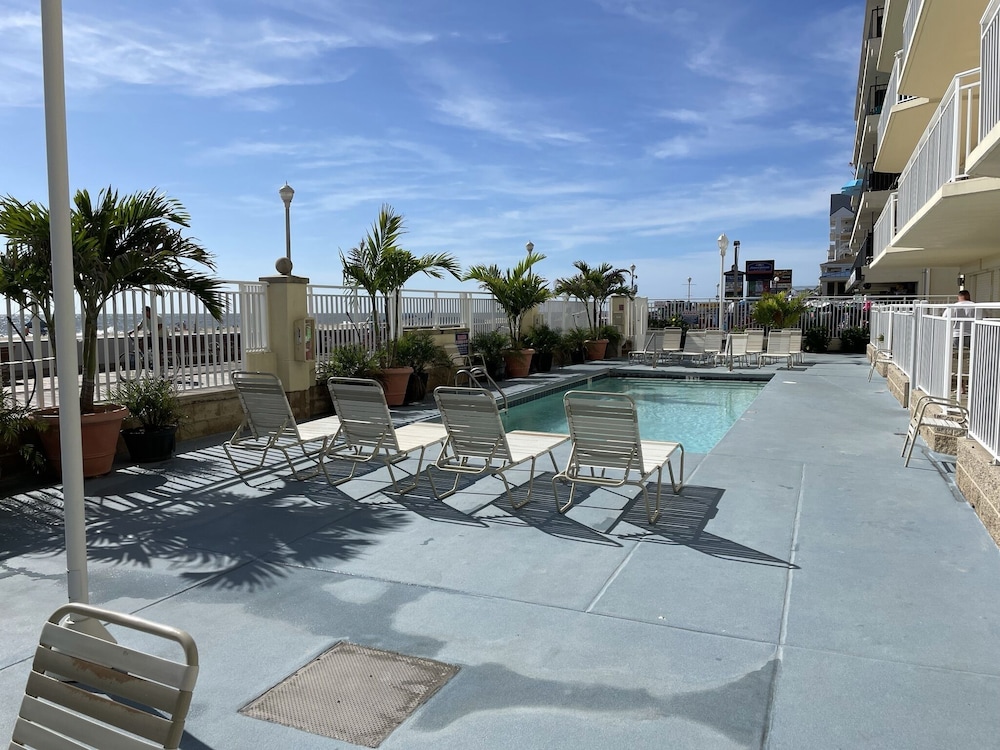 Welcome to Wonderful ~ 3br Ocean front condo at 12th & Boardwalk 