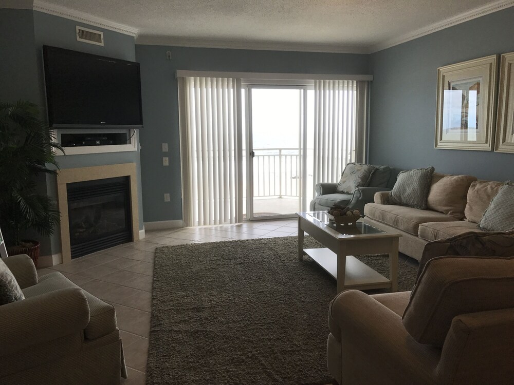 Welcome to Wonderful ~ 3br Ocean front condo at 12th & Boardwalk 