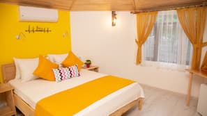 Minibar, desk, laptop workspace, free WiFi