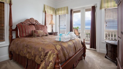 5 Bedroom Condo in Panama City Beach (19108 Front Beach Rd - A) in Panama City, United States