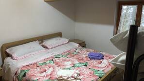 2 bedrooms, iron/ironing board, rollaway beds, linens