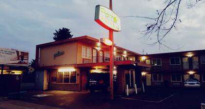 Palms Motel