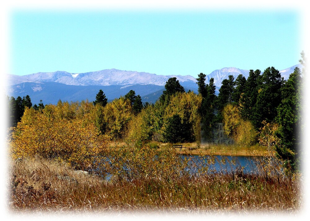 NO Smoking, Peaceful Rocky Mountain Lake Home - Close to Parks, Denver, Boulder