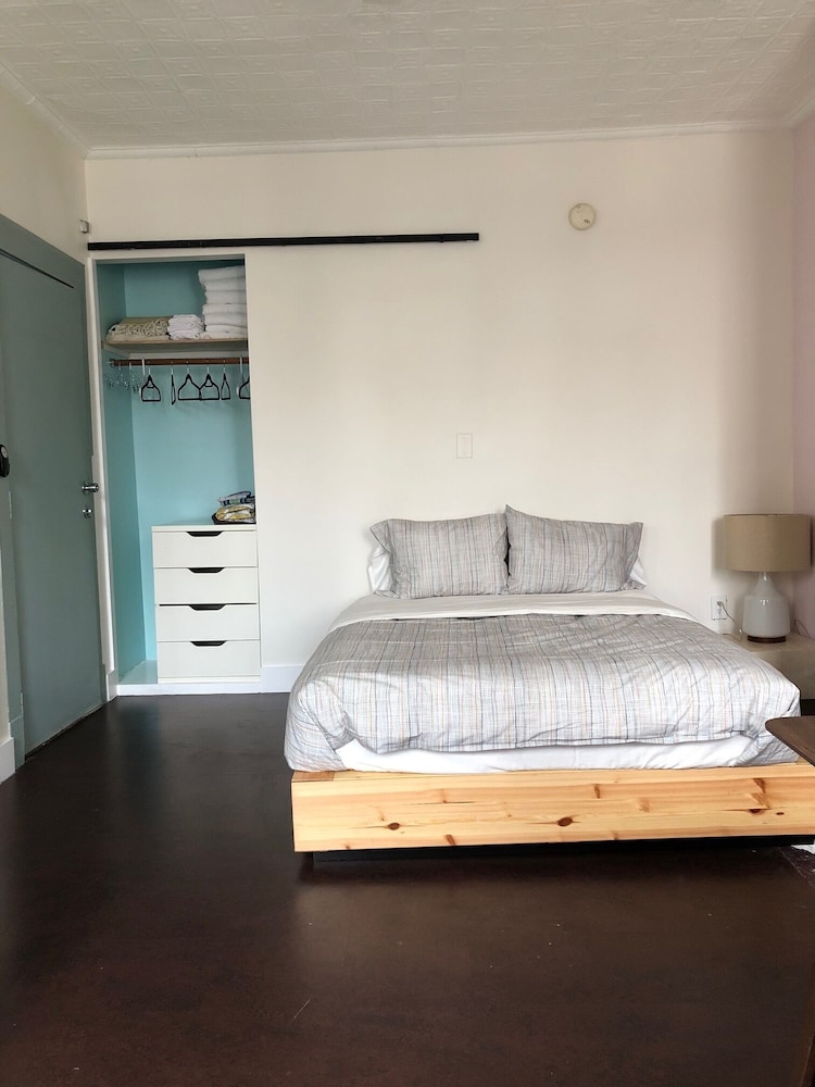 Modern Artsy Apartment In Hip Part Of Brooklyn New York Vrbo