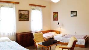 3 bedrooms, iron/ironing board, Internet, linens