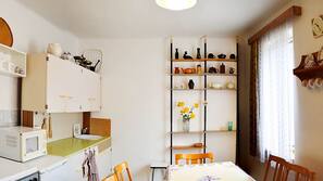 Fridge, microwave, oven, cookware/dishes/utensils