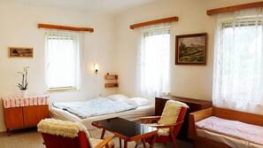 3 bedrooms, iron/ironing board, Internet, linens