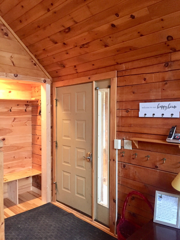 Sfa Lodge Log Cabin 4 Bd 2 Ba Nestled In The Woods 5 Mins From