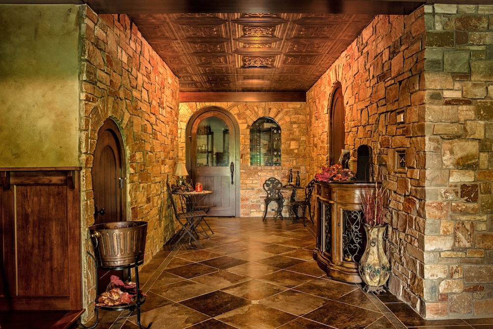 Beautiful Custom Estate On 120 Acres in Black River Falls, United States